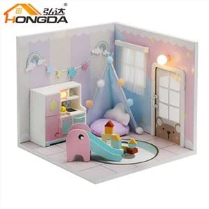 S2008 mažas medinis lėlių namelis